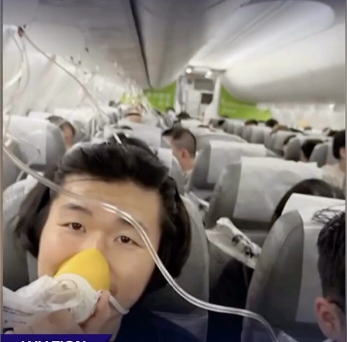 Passenger Writes Last Words as Flight Suddenly Drops 26,000 Ft